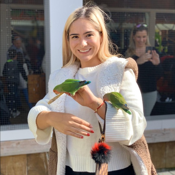 Meet your Posher, Pamela - Picture 5 of 5